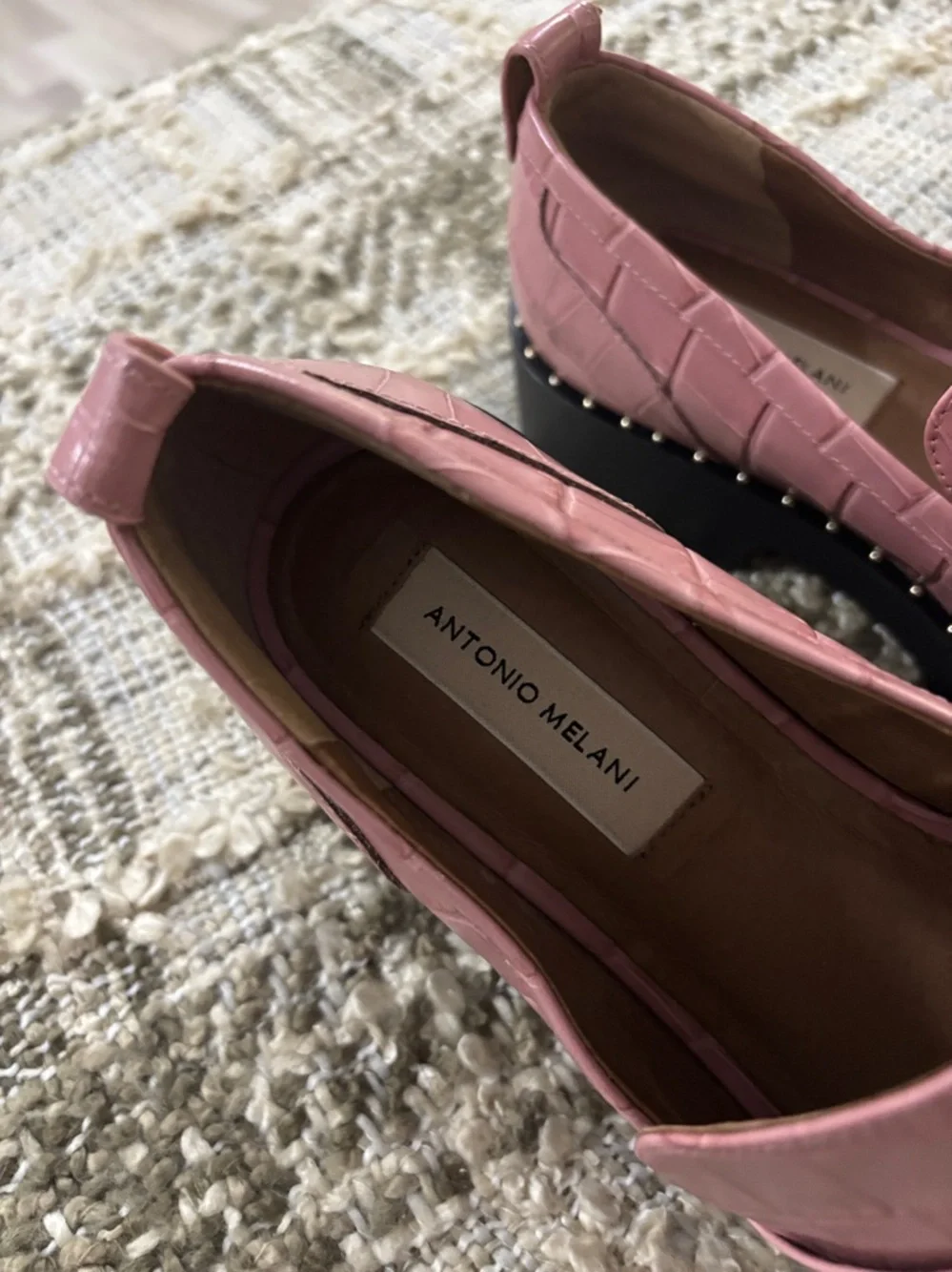 Antonio Melani Pink Croc-Embossed Arrllo Lug Sole Loafers with Gold Accent Sz 9‎